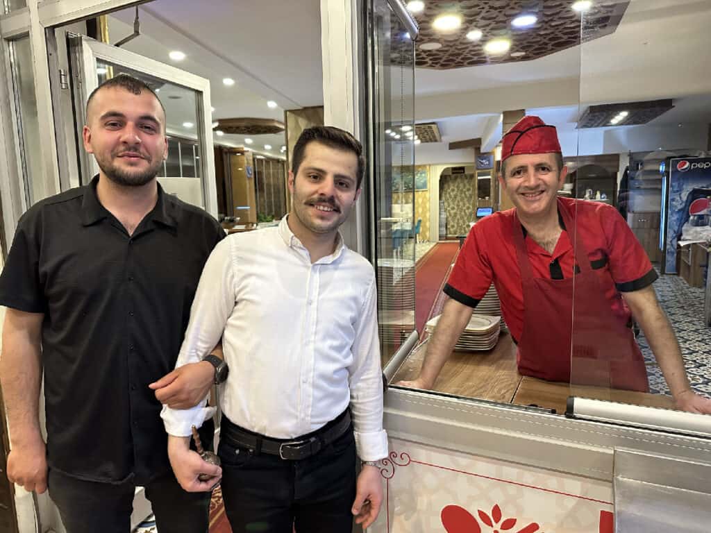 Kok en kelners van Baberti Restoran Bayburt