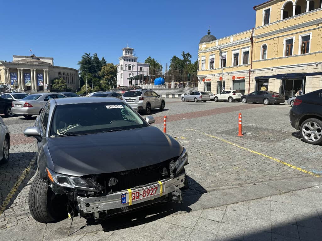 Auto zonder bumper, Mestia Georgië