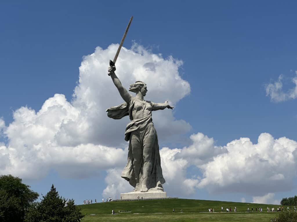 De heuvel van Mammajev Koergan en Moeder Rusland
