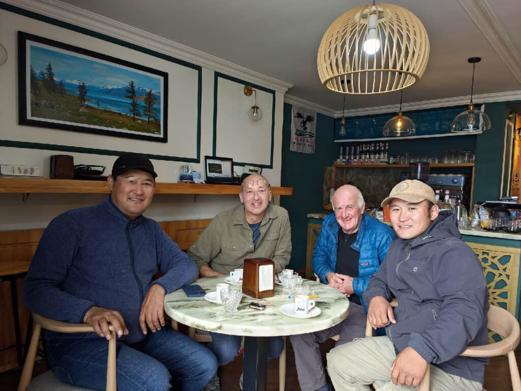 vrnl Cada the driver, uw dienaar, de dienaar van uw dienaar, Mister Bek CEO Altaï Expeditions